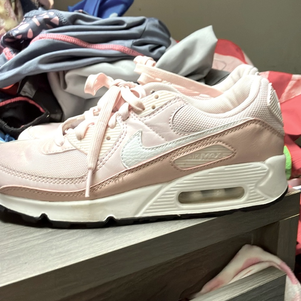 Pink nike air max